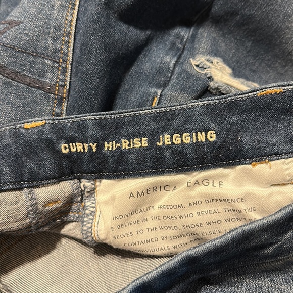 AE 🦅 The Dream Jean Curvy Jegging - Picture 5 of 7